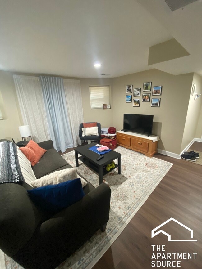 Building Photo - 2118 N Avers Ave