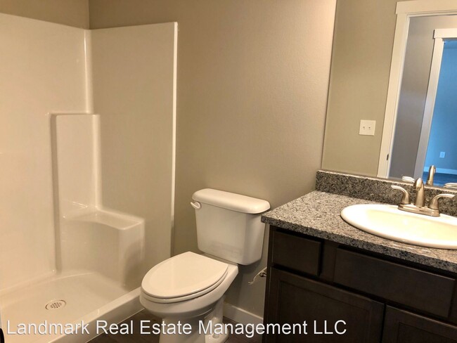 Building Photo - 7 br, 3 bath House - 1112 E Maple Street