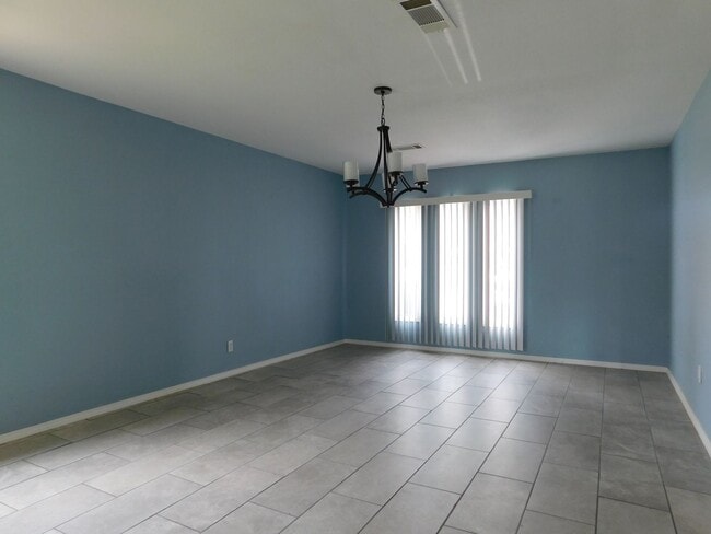 Building Photo - Cute 3 Bedroom 2 Bath House for Rent  Move...