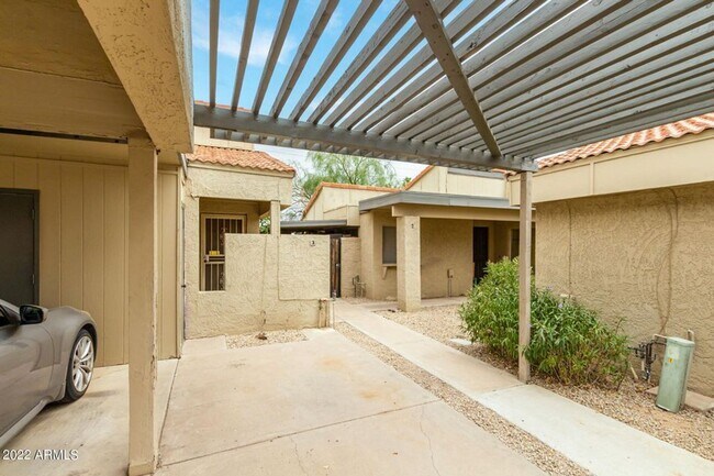 Foto del edificio - 2415 W Greenway Rd