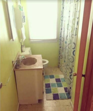 2nd floor bath - 2918 McKoon Ave