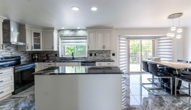 Building Photo - 54275 Talon Ct