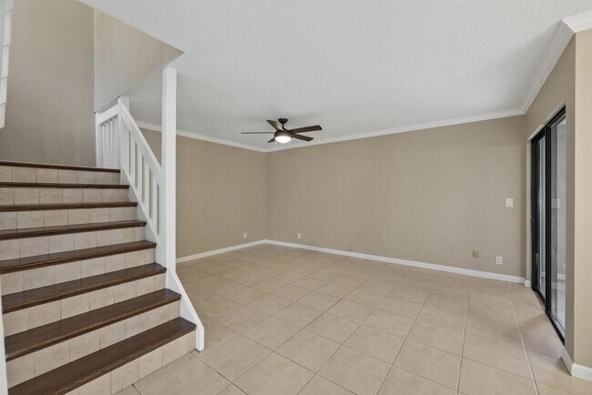 Foto del edificio - 402 Lakewood Ct