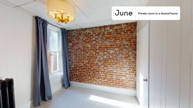 Building Photo - Private bedroom in 4 bed/1 bath Home