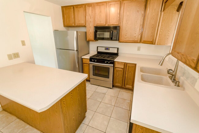 Joyful kitchen stainless steal gas stove microvave fridge - 1909 Othello Ct NE