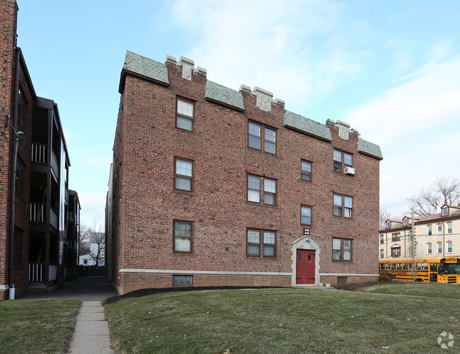 Clarendon Apartments Apartments in West Hartford, CT
