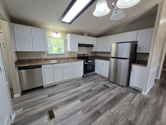 Building Photo - 2214 Sivertsen Rd