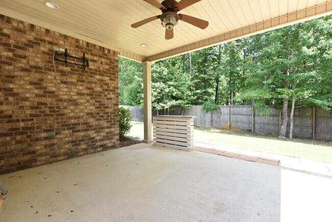 Foto del edificio - 1453 Cloverbrook Cir