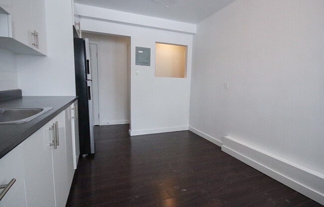 Building Photo - 3 Bedroom Unit For Rent!