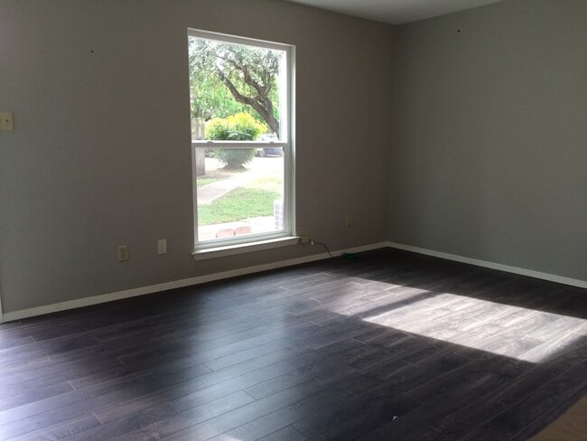 Building Photo - 6003 Cougar Dr