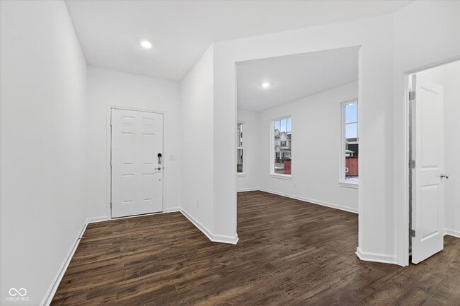 Foto del edificio - 15988 Tharp Wds Dr