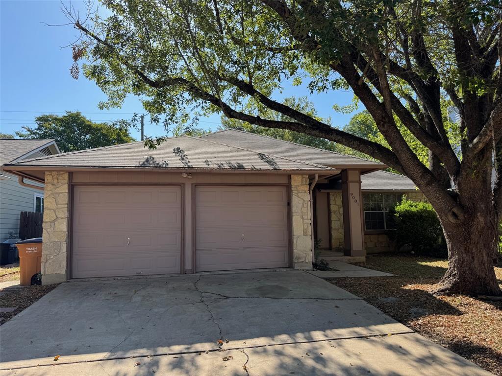 Foto principal - 9001 Jesse James Dr