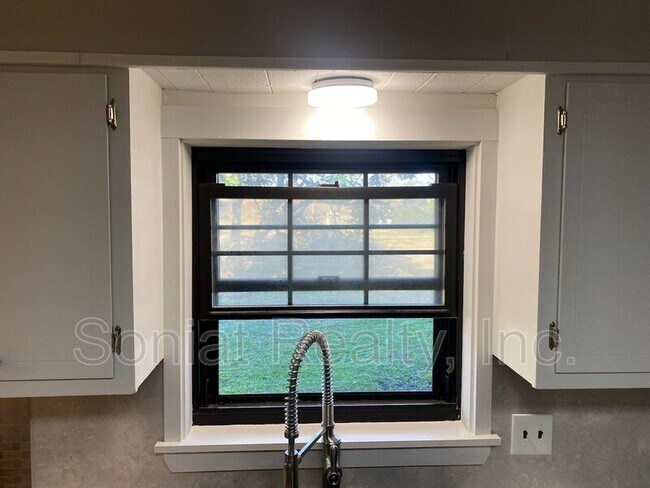 Building Photo - 119 Planters Canal Rd