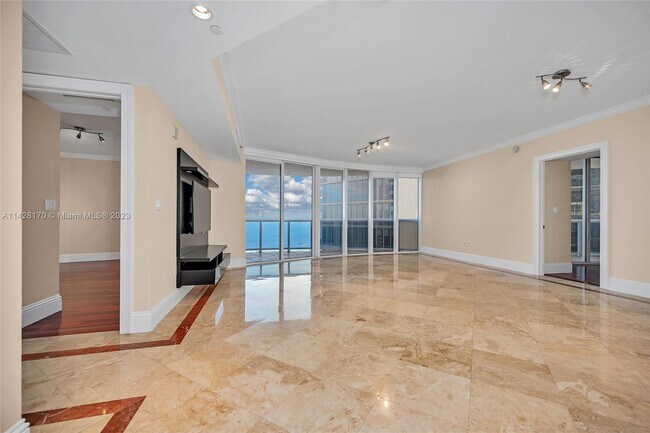 Foto del edificio - 17201 Collins Ave