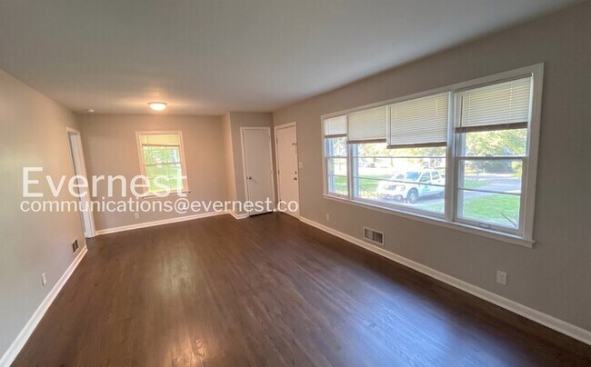 Building Photo - 3-Bed/1-Bath Cozy Living/Available Now!