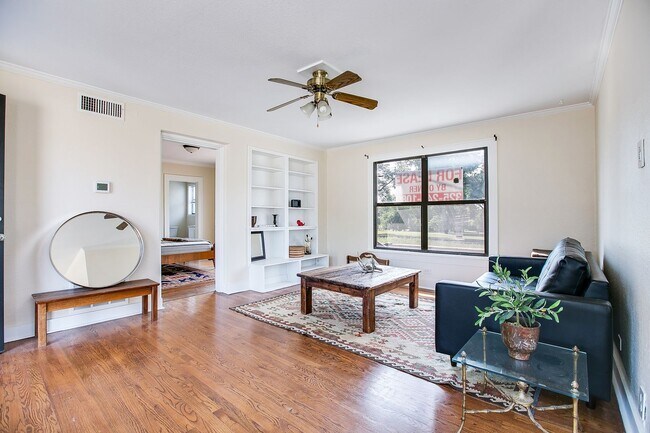 Building Photo - 421 W Concho Ave