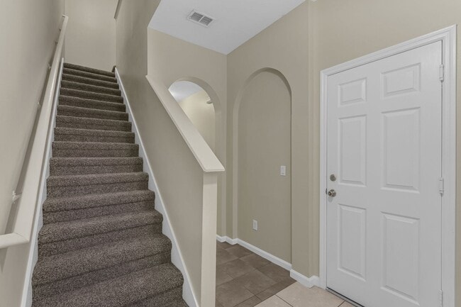 Building Photo - Beautiful 2 Bedrooms & 2.5 Baths Townhome ...