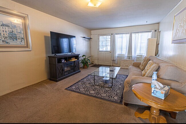 Building Photo - 8459 La Mesa Blvd