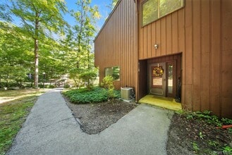Building Photo - 4 Aspen Ct