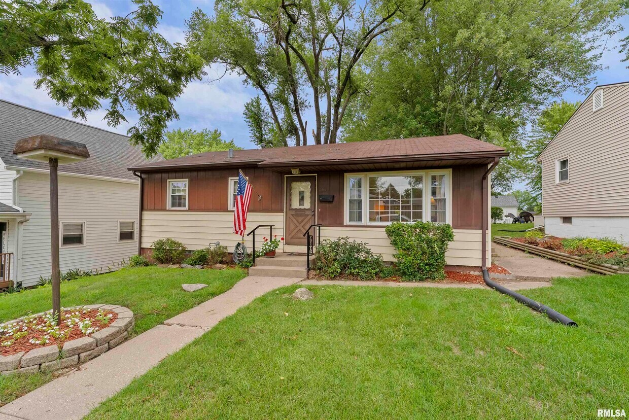 2516 Cody St, Bettendorf, IA 52722 House Rental in Bettendorf, IA