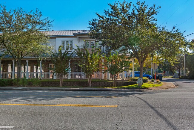 Building Photo - 119 Beal Pkwy SW