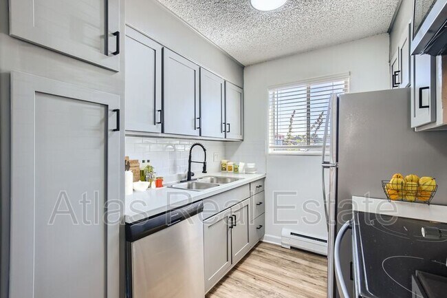 Building Photo - 4510 W St Clair Pl