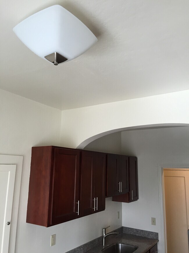 Building Photo - 2709 Ivy Dr