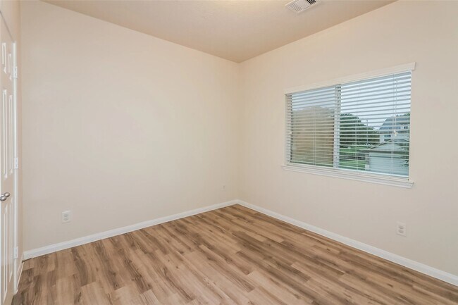 Foto del edificio - 6222 Brenwood Cir