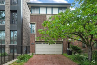 Building Photo - 1512 W Diversey Pkwy