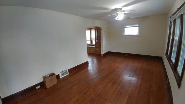 Foto del edificio - 22301 Beckford Ave