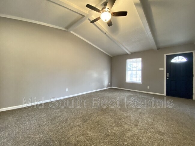 Building Photo - 2212 Loop Acres Dr