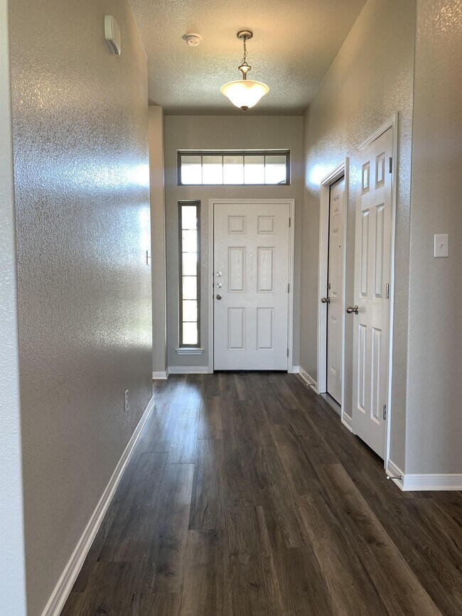 Building Photo - 1329 Aurora Grv Bnd