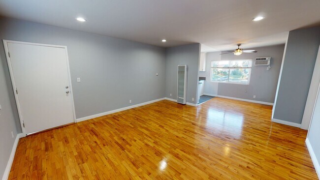 Interior Photo - 626 Kew St
