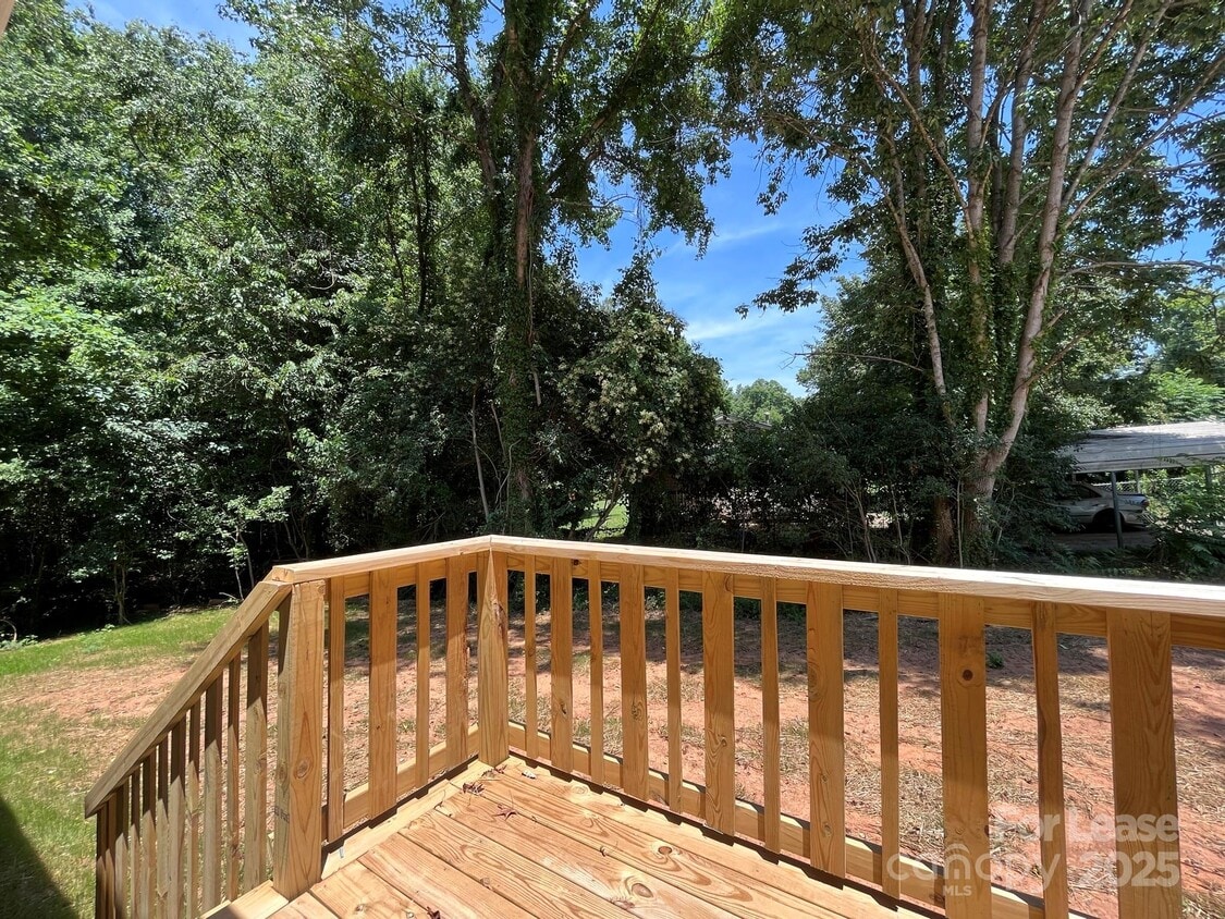 Building Photo - 575 Belfast Dr