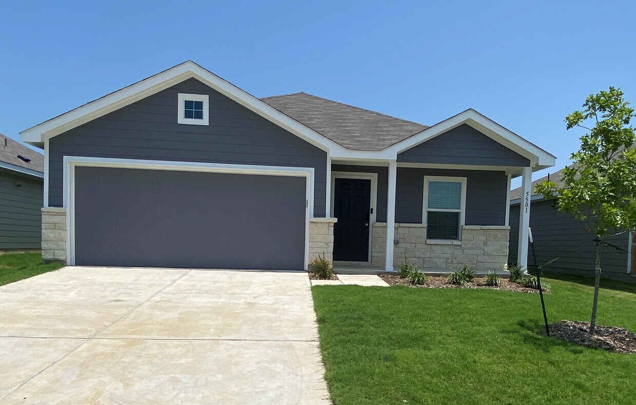 Primary Photo - 5501 Lavender Dr