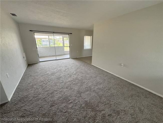 Foto del edificio - 2487 N Cochrane Rd
