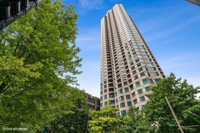 Building Photo - 400 N La Salle Dr