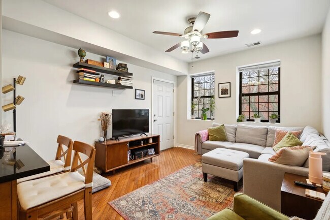 Building Photo - 1722 W Ohio St