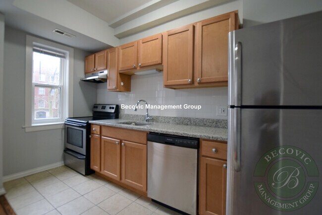 Building Photo - 1456 W Fargo Ave