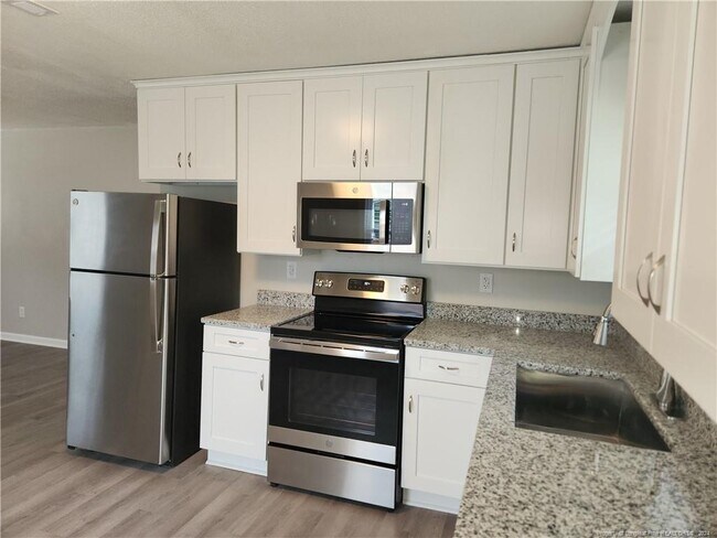 Building Photo - 419 Windermere Dr