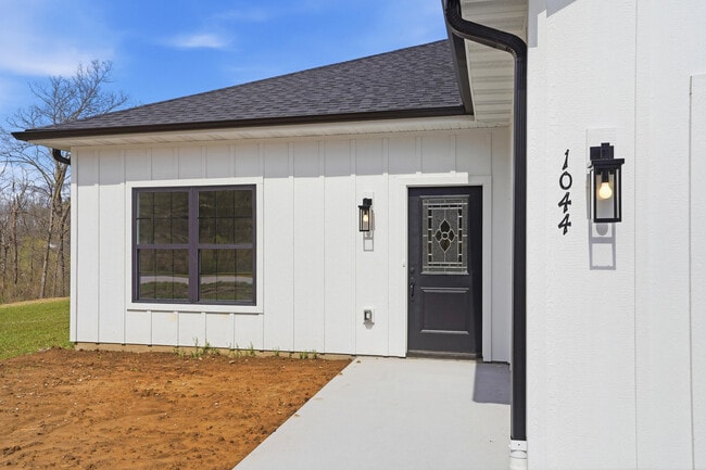 Building Photo - 1044 Stonehaven Dr