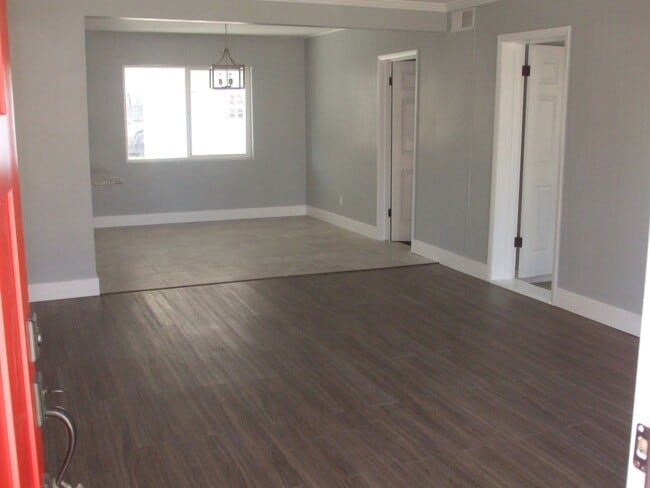 Photo - Cute 4 bed 2 bath in Hoffman Heights! House