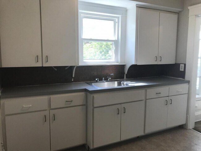 Building Photo - 11101 Fortune Avenue #Up
