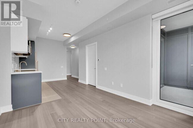 Photo du bâtiment - 664-664 Spadina Ave.