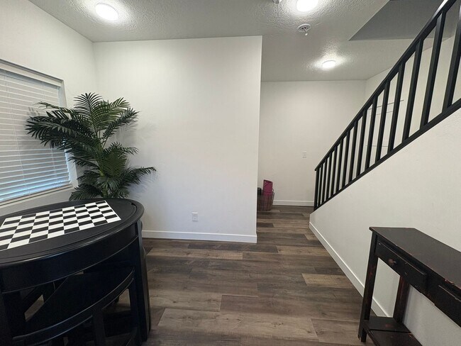 Building Photo - 380 Utah Ave