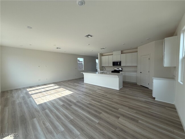 Building Photo - 9997 River Corral St