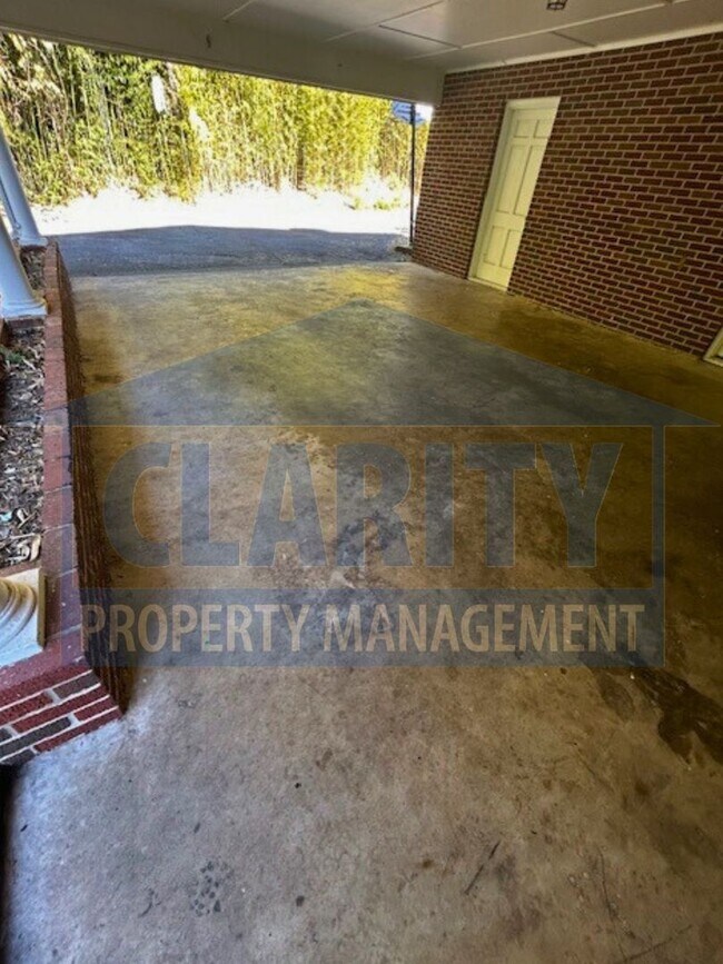 Foto del edificio - Large, four bedroom home in Chattanooga!