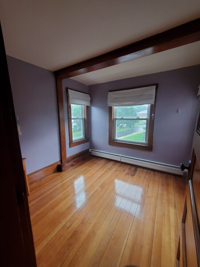Bonus Room - 201 W Meadow Rd