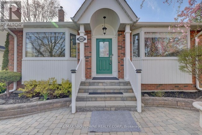 Building Photo - 1493 Briarwood Crescent