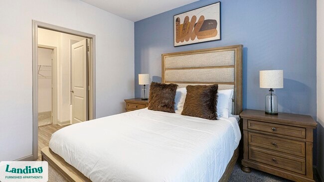 Building Photo - 2800 NE Green Oaks Blvd